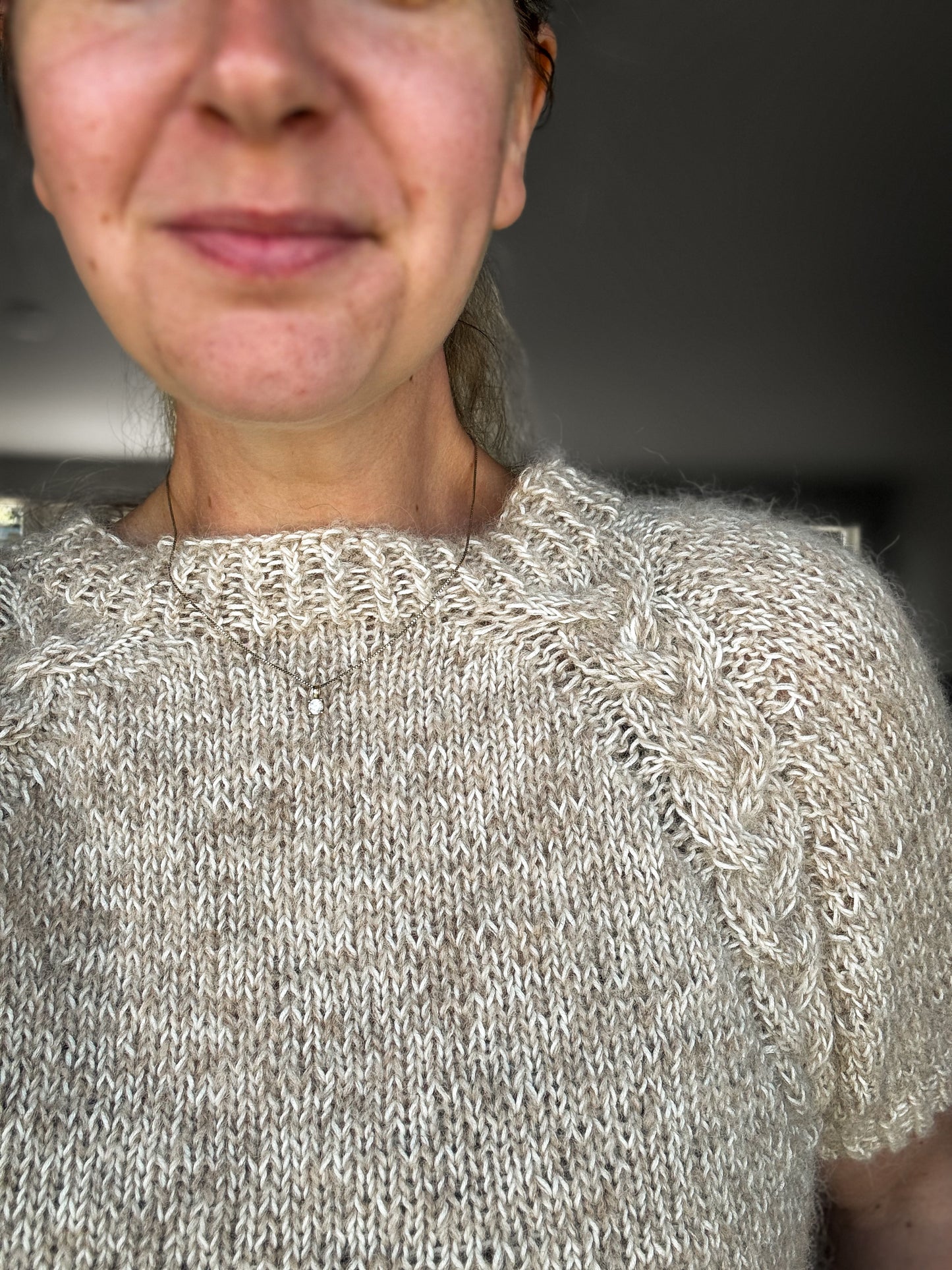 Kardemomme T-skjorte strikkeoppskrift