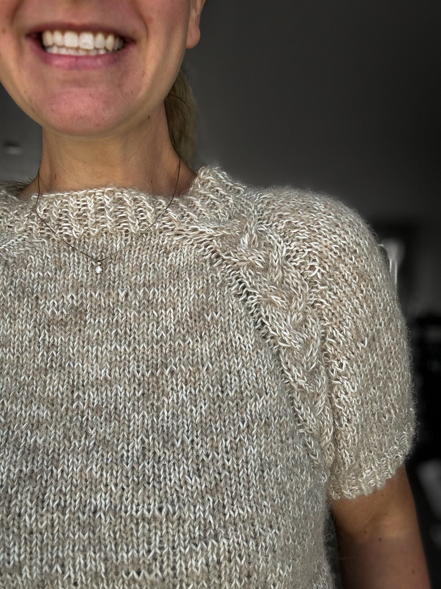 Kardemomme T-skjorte strikkeoppskrift